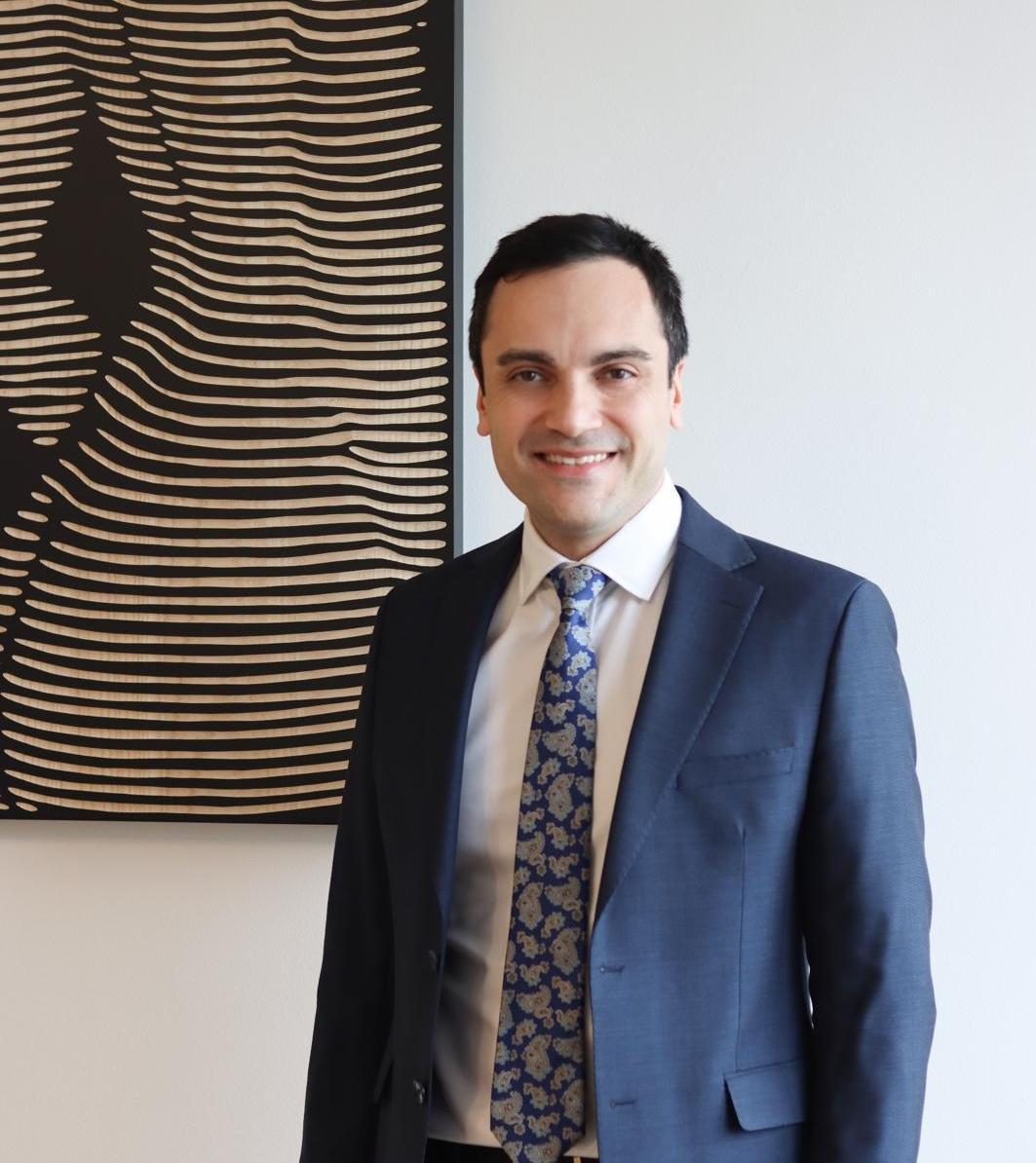 Assoc. Prof. Dr. Ayhan Işık Erdal, revision breast lift surgeon in Istanbul